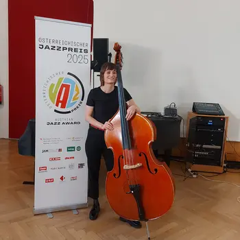 Helene Glüxam gewinnt den Österreichischen Jazzpreis 2025 in der Kategorie "Best Newcomer"