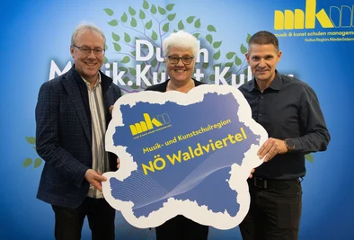 Regionssprecherin Maria Franziska Rupf (Mitte, Musikschule Jauerling-Wachau) mit ihren Stellvertretern Alexander Kastner (li., Regionalmusikschule Waldviertel-Mitte) und Harald Schuh (re, W. A. Mozart Musikschule Horn)