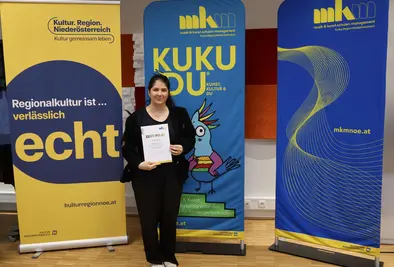 Teilnehmende Person mit Zertifikat.