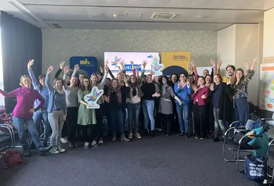 Gruppenfoto mit dem KUKUDU Logo