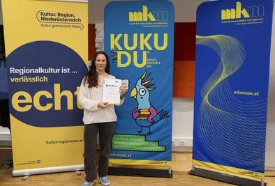 Teilnehmende Person mit Zertifikat.