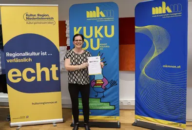 Teilnehmende Person mit Zertifikat.