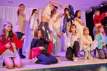 Glitzer, Glamour und Gänsehaut bei der Abschlussaufführung der Musicalakademie Korneuburg