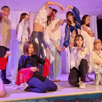 Glitzer, Glamour und Gänsehaut bei der Abschlussaufführung der Musicalakademie Korneuburg