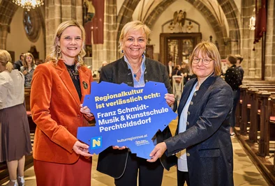 Übergabe Regionalkulturplakette mit Tamara Ofenauer-Haas