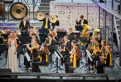 Orchester sitzt auf der Bühne in Melk