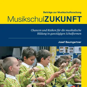 Buchcover mit gelbem oberen Bereich und dunkelblauem Mittelstreifen. Der Titel lautet: „Beiträge zur Musikschulforschung – MusikschulZUKUNFT“. Der Untertitel im blauen Bereich lautet: „Chancen und Risiken für die musikalische Bildung in ganztägigen Schulformen“. Rechts steht der Name „Josef Baumgartner“, oben rechts „Band 02“. Der untere Teil zeigt ein Foto einer Gruppe junger Kinder in grünen, gestreiften Shirts, die im Klassenraum im Sitzen gemeinsam Triangeln spielen. Rechts befindet sich ein gelber Randstreifen.