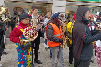 Narrenwecken mit der Stadtmusik Korneuburg