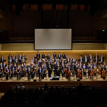 Orchester auf der Bühne in Grafenegg