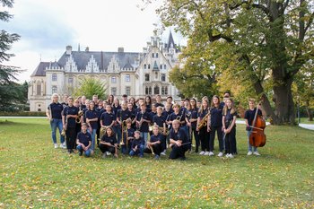 Der „EXCELLENT PERFORMANCE AWARD“ 2023 geht an das Youth Wind Orchester Project (YWOP) RETZ