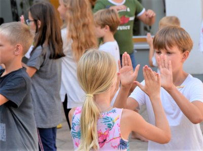 Volkstänze mit Kindern