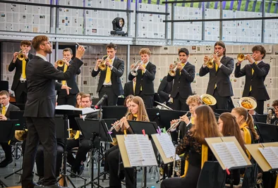 Orchester sitzt auf der Bühne in Melk