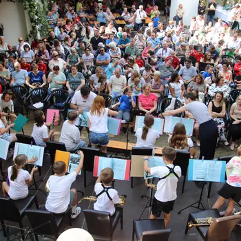 Die größte Bläserklasse des Bezirks musizierte in Poysdorf
