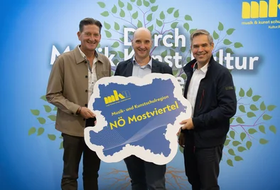 Johann Grabner (Mitte, Musikschule Ybbsfeld) mit Ewald Huber (li., Gemeindeverband der „Carl Zeller - Musikschule" St. Peter in der Au) und Hubert Kerschbaumer (re., Musikschulverband Region Sonntagberg - Ostarrichi)