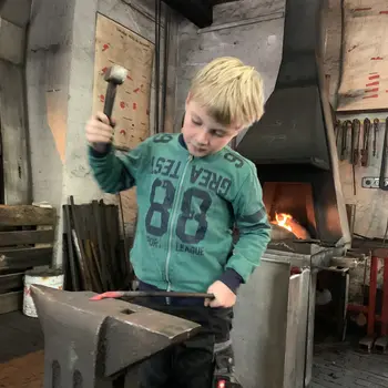 Schmiede v.l.n.r. Simon Engertsberger