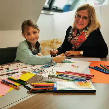 Malen v.l.n.r. Fanny Bartsch, Mag. art. Sabine Haider