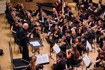 Alles rund um die Liebe! Das Jugendsinfonieorchester Niederösterreich spielte mit Star-Dirigent Peter Stark!