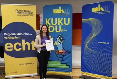 Teilnehmende Person mit Zertifikat.