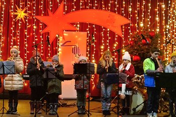 Musikschüler:innen präsentierten sich am Korneuburger Adventmarkt