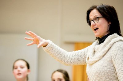 Beate Länger-Oelz Chorsingen mit jungen Stimmen