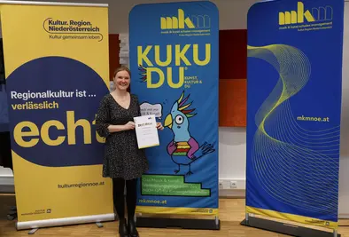 Teilnehmende Person mit Zertifikat.