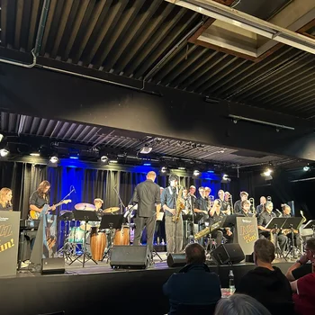 Jazzorchester auf der Bühne