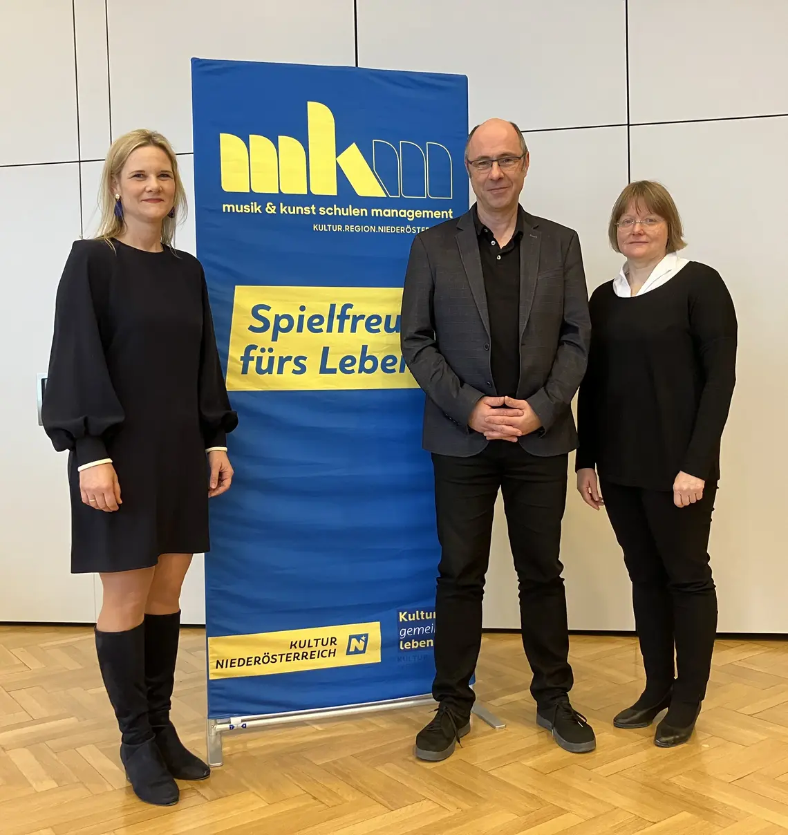 Gruppenfoto der Regionssprecher:innen.