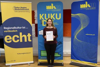 Teilnehmende Person mit Zertifikat.