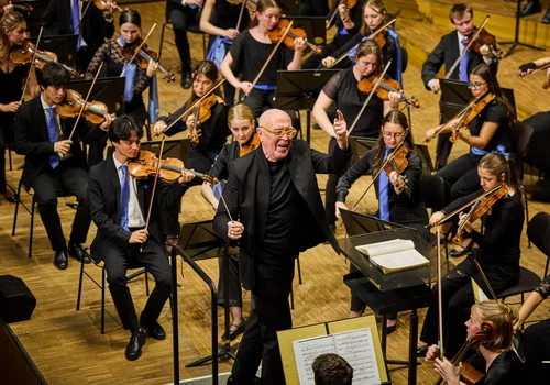 Peter Stark mittig; Festkonzert JSO NÖ Grafenegg